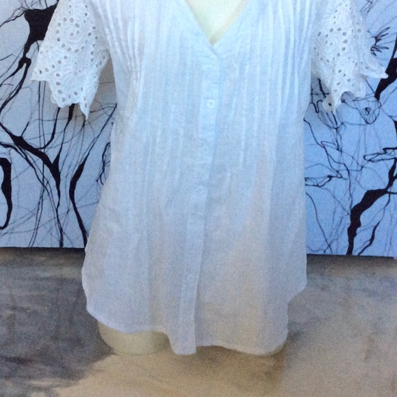White Button-Down Eyelet Short-Sleeve Blouse - Picture 3 of 5
